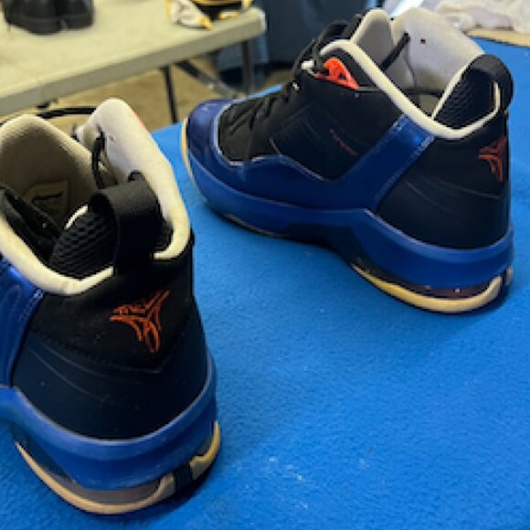 Carmello/Air Jordan Basketball Sneakers - Picture 4 of 7